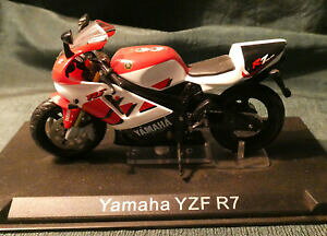 yzzr[@͌^ԁ@ԁ@[VOJ[ AvArEBAYaprilia r53 2004 mc williams neuf sur socle