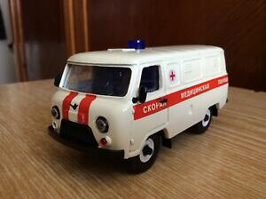 �y���������z�z�r�[�@�͌^�ԁ@�ԁ@���[�V���O�J�[ �o�X�v���X�`�b�N�\uaz3741 bus plastic ambulance saravto 143 ussr car