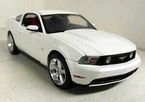 �y���������z�z�r�[�@�͌^�ԁ@�ԁ@���[�V���O�J�[ �X�P�[���t�H�[�h�}�X�^���O�z���C�g�_�C�J�X�g���f��greenlight echelle 118 12814 2010 ford mustang gt white diecast voiture modele