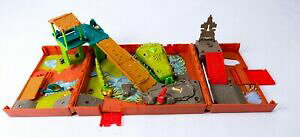 yzzr[@͌^ԁ@ԁ@[VOJ[ re[W}b`|bvAbvAhx`[GXP[vvintage matchbox pop up adventure croc escape folding playset 2