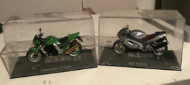【送料無料】ホビー　模型車　車　レーシングカー ミニチュアバイクバッチkawasaki et mz lot de 2 motos miniatures