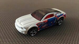 �y���������z�z�r�[�@�͌^�ԁ@�ԁ@���[�V���O�J�[ �~�j�`���A�J�[���X�^���O�R���Z�v�gvoiture miniature hotwheels �� mustang gt concept 2003 �� tres bon etat