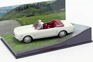 �y���������z�z�r�[�@�͌^�ԁ@�ԁ@���[�V���O�J�[ �t�H�[�h�}�X�^���O�S�[���h�t�B���K�[�z���C�g�l�b�g���[�N�W�F�[���Y�{���hford mustang convertible james bond film car doigt or blanc 143 ixo