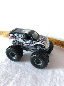 �y���������z�z�r�[�@�͌^�ԁ@�ԁ@���[�V���O�J�[ �z�b�g�z�C�[��hot wheels chillin villain perfect