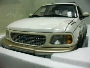 yzzr[@͌^ԁ@ԁ@[VOJ[ tH[hEI[gA[gwow extremement rare ford expedition suv 4x4 54 v8 eb 1998 blanc 118 utauto art