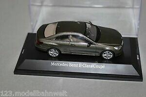 yzzr[@͌^ԁ@ԁ@[VOJ[ fxcNXO[I[uJbgV[P[Xschuco mercedes benz classe e coupe olive vert 143 in vitrine