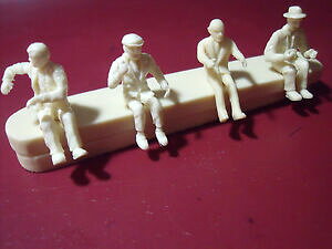 �y���������z�z�r�[�@�͌^�ԁ@�ԁ@���[�V���O�J�[ o�L�b�g�Z�b�g4 figurines 143 figures set 33 de funes bourvil fantomas vroom kit