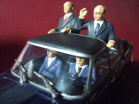 【送料無料】ホビー　模型車　車　レーシングカー セットペイント4 figurines set 90 visite du president vroom a peindre 143 unpainted