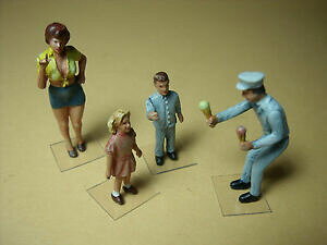 �y���������z�z�r�[�@�͌^�ԁ@�ԁ@���[�V���O�J�[ �Z�b�g�R�[�M�[4 figurines 143 set 202 le vendeur de glaces vroom for corgi norev