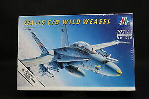 �y���������z�z�r�[�@�͌^�ԁ@�ԁ@���[�V���O�J�[ �^�`xy071 italeri 172 maquette avion 016 fa18 cd wild weasel annee 1992 ptitoys
