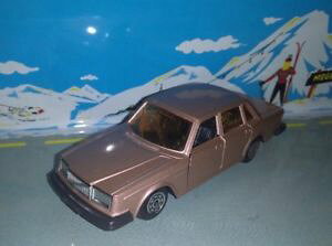 �y���������z�z�r�[�@�͌^�ԁ@�ԁ@���[�V���O�J�[ �t�����X�{���{norev france 143 volvo 264
