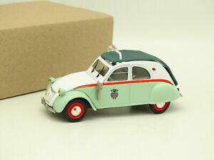 �y���������z�z�r�[�@�͌^�ԁ@�ԁ@���[�V���O�J�[ �V�g���G�����X�{���^�N�V�[norev presse 143 citroen 2cv taxi lisbonne