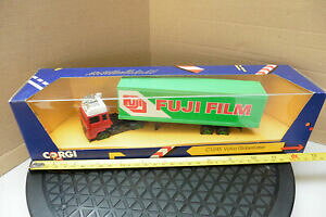 【送料無料】ホビー 模型車 車 レーシングカー ヴィンテージボルボトラックフィルムトラックvintage 1985 corgi volvo globetrotter camion fuji film artic camion boxed