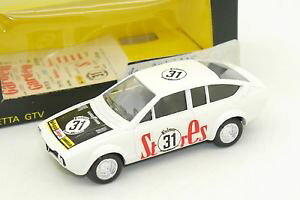 【送料無料】ホビー 模型車 車 レーシングカー アルファロメオボックスsolido 143 alfa romeo alfetta gtv 82 avec sa boite