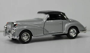 yzzr[@͌^ԁ@ԁ@[VOJ[ ZfXxcJuI{bNXmercedesbenz 300 s argent 1955 cabriolet ferme in 13 4 de welly en boite