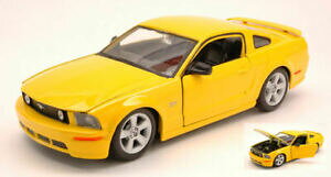 【送料無料】ホビー 模型車 車 レーシングカー フォードムスタングイエローモデルford mustang gt 2006 yellow 124 model 31997 maisto