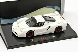 �y���������z�z�r�[�@�͌^�ԁ@�ԁ@���[�V���O�J�[ �t�F���[���G���[�gferrari fxx blanc 143 hotwheels elite