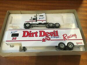 yzzr[@͌^ԁ@ԁ@[VOJ[ XP[Pj[EHX[Xpeachstate 164 echelle 36 kenny wallace nascar racing haulerdirt devil boxed
