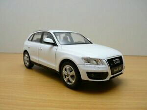 yzzr[@͌^ԁ@ԁ@[VOJ[ AEfBNgzCgaudi q5 quattro blanc 124