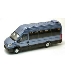�y���������z�z�r�[�@�͌^�ԁ@�ԁ@���[�V���O�J�[ �~�j�o�X�u��iveco minibus blu 143
