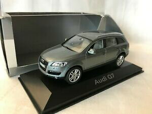 yzzr[@͌^ԁ@ԁ@[VOJ[ AEfBfaudi q7 kondorgrau 2005 143 schuco