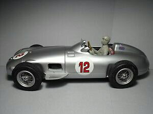 yzzr[@͌^ԁ@ԁ@[VOJ[ ZfXcmc 118 figurine fangio driving vroom for mercedes w 196 monoposto