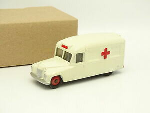 yzzr[@͌^ԁ@ԁ@[VOJ[ _C[dinky toys gb sb 143 daimler ambulance