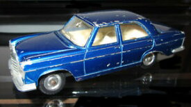 【送料無料】ホビー　模型車　車　レーシングカー メルセデスララdinky toys mercedes 250 se rara originale
