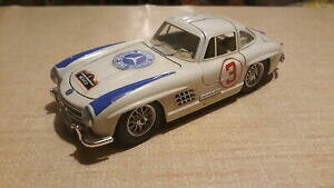 �y���������z�z�r�[�@�͌^�ԁ@�ԁ@���[�V���O�J�[ �����Z�f�X�x���c�W�Iburago mercedes benz 300 sl 1 24 n 8 gio3