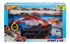 �y���������z�z�r�[�@�͌^�ԁ@�ԁ@���[�V���O�J�[ �z�b�g�z�C�[���X�^���g�z�[���g���b�N�L�����Ahot wheels playset stunt et go hauler transporteur camion 10 hotwheels cars