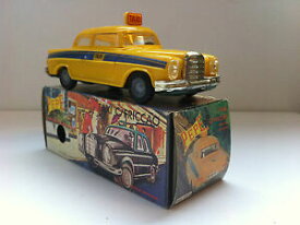 【送料無料】ホビー　模型車　車　レーシングカー プラスチックメルセデスタクシービンテージpepe brinquedos mercedes taxi a friction en plastique 15 cm vintage