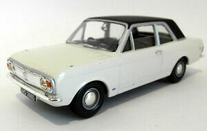 �y���������z�z�r�[�@�͌^�ԁ@�ԁ@���[�V���O�J�[ �t�H�[�h�R���`�i�u���b�N�z���C�gvanguards 143 va04100 ford cortina mk2 gt hermine noirblanc