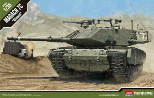 yzzr[@͌^ԁ@ԁ@[VOJ[ ^NvX`bNfAJf~[Lbgmagach 7c gimel tank 135 plastic model kit academy