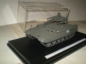 yzzr[@͌^ԁ@ԁ@[VOJ[ ^[~l[^vehicule de combat terminator 172