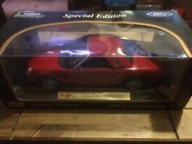 【送料無料】ホビー　模型車　車　レーシングカー フォードサンダーバードford thunderbird 2002 118 maisto rouge