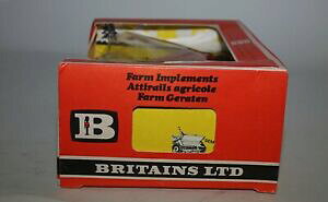 yzzr[@͌^ԁ@ԁ@[VOJ[ XP[}bV[v^[britains 9577 massey furguson 130 semoir en echelle 132