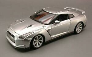 yzzr[@͌^ԁ@ԁ@[VOJ[ Vo[nissan gtr 2009 silver 118 bburago 12079s