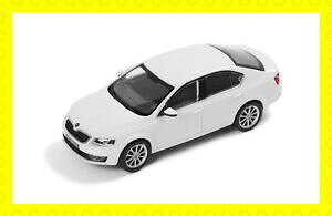 �y���������z�z�r�[�@�͌^�ԁ@�ԁ@���[�V���O�J�[ �V���R�_�Z�_��skoda octavia iii sedan 143 white abrex
