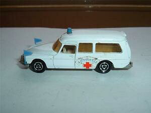 yzzr[@͌^ԁ@ԁ@[VOJ[ `A[_[VgGmajorette citroen ds21 ambulance original en etat utilise voir les photos