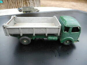 yzzr[@͌^ԁ@ԁ@[VOJ[ tXoPbgdinky toys made in france simca cargo a benne n 33