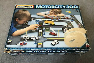 �y���������z�z�r�[�@�͌^�ԁ@�ԁ@���[�V���O�J�[ �}�b�`���B���e�[�Wmatchbox motorcity 300 vintage 1989