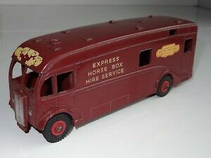�y���������z�z�r�[�@�͌^�ԁ@�ԁ@���[�V���O�J�[ �G�N�X�v���X�{�b�N�Xb dinky express horse box 581