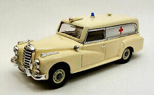 �y���������z�z�r�[�@�͌^�ԁ@�ԁ@���[�V���O�J�[ �����Z�f�X�x���c���f�����I���Imercedesbenz 300d ambulance 1961 143 model rio4290 rio