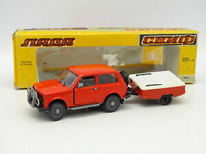 �y���������z�z�r�[�@�͌^�ԁ@�ԁ@���[�V���O�J�[ ���V�A���_�g���[��russie 143 lada niva rouge remorque