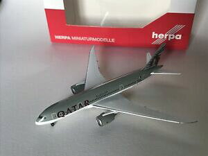 yzzr[@͌^ԁ@ԁ@[VOJ[ J^[{[COh[Ci[herpa 1500 526135 qatar boeing b7878 dreamliner