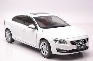 �y���������z�z�r�[�@�͌^�ԁ@�ԁ@���[�V���O�J�[ �{���{�X�P�[�����f��volvo s60l car model in scale 118 white