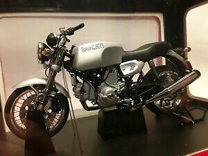 【送料無料】ホビー 模型車 車 レーシングカー ドゥカティグアテマラ#ducati gt 1000 argent 112 autoart 12547