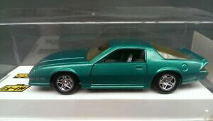 �y���������z�z�r�[�@�͌^�ԁ@�ԁ@���[�V���O�J�[ �V�{���[�J�}��u143 solido chevrolet camaro grunmetallic