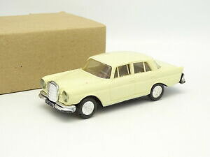 �y���������z�z�r�[�@�͌^�ԁ@�ԁ@���[�V���O�J�[ �����Z�f�X�z���C�gnorev ancien 143 mercedes 220 se blanche