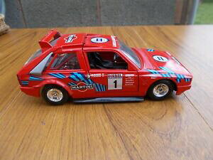 �y���������z�z�r�[�@�͌^�ԁ@�ԁ@���[�V���O�J�[ �X�P�[�������`�A�f���^�����[�J�[�{�[���I�u�W�F�N�gburago 124 scale lancia delta intergralle rally voiture en rougecartongrand objet